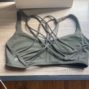 Lululemon Free to Be Wild bra size 8